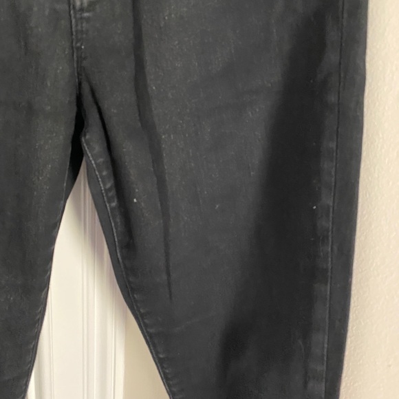 JBRAND Alana High Rise Crop Skinny in Fearless - Picture 11 of 11